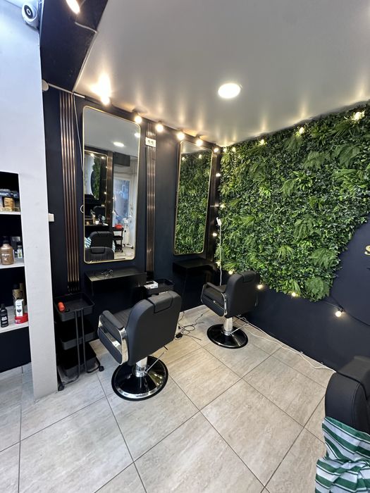 Caut fete pentru salon – gene, unghii, hairstyling și pensat