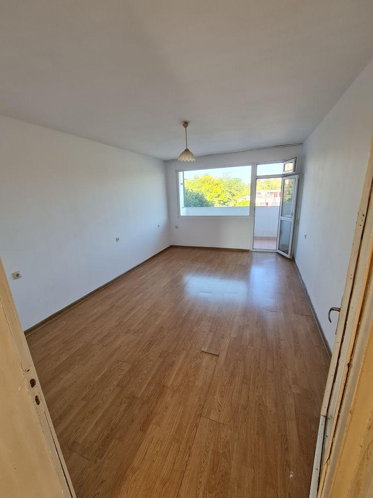 Продава се Тристаен апартамент в Попово - 84 кв.м за 1429 €/кв.м - Снимка #1