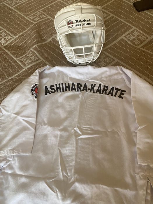 Шлем и кимоно для каратэ в отличном состоянии!