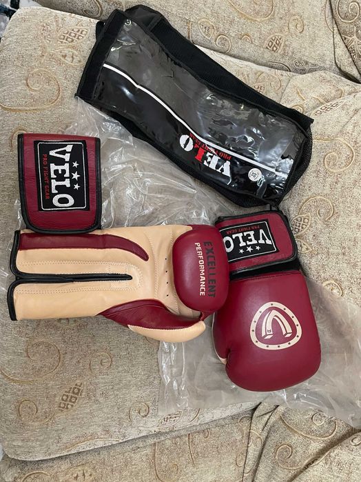 Боксерские перчатки кожаные размер- 10- 14 размер.