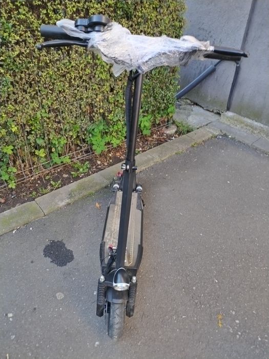Vând trotineta electrica
