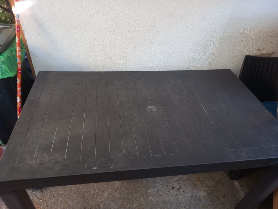 Masa plastic cu picioare detasabile