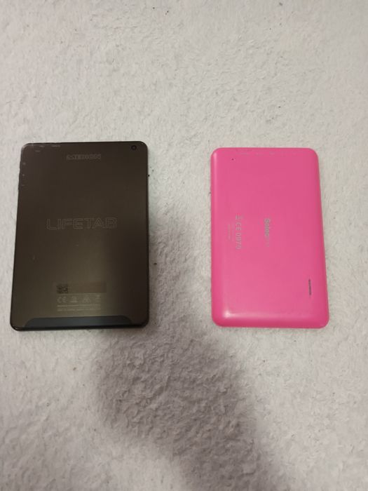 Doua tablete model mai vechi