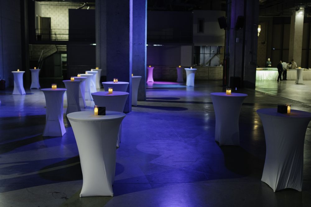 Аренда фуршетный стол 4500 скатертью