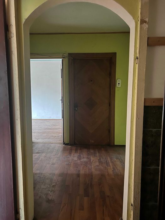 2 Camere Str Lucreafarului Ostroveni etaj 2