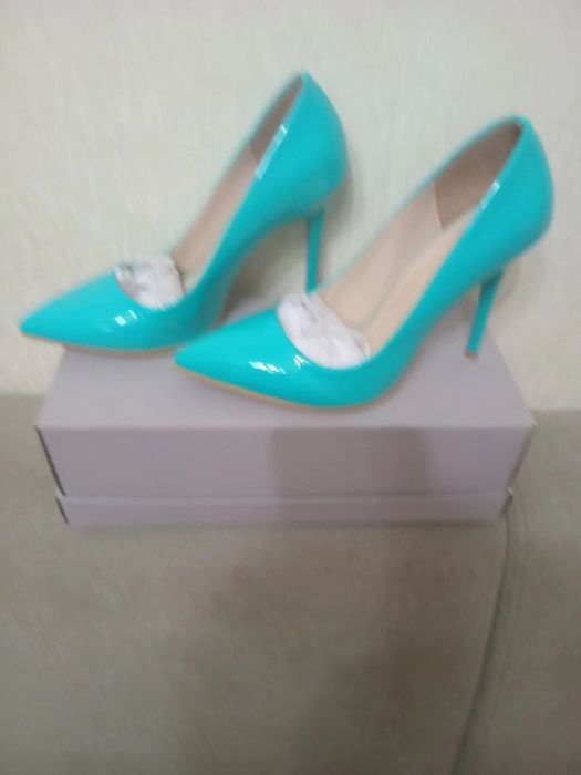 Туфлы 38 размер почти новые