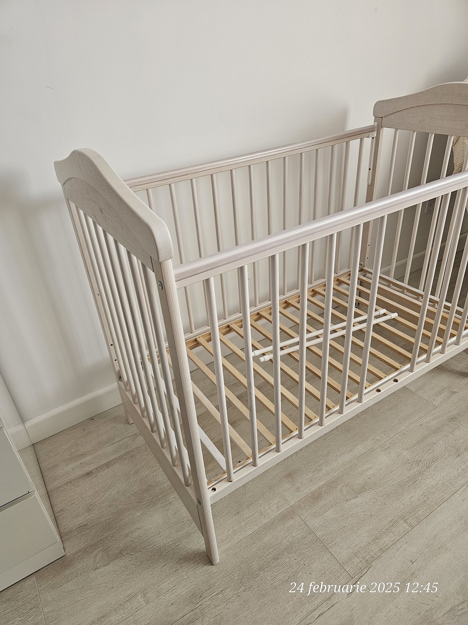 Patut bebe Drewex Hippo, laterala culisanta, alb natur, lemn pin
