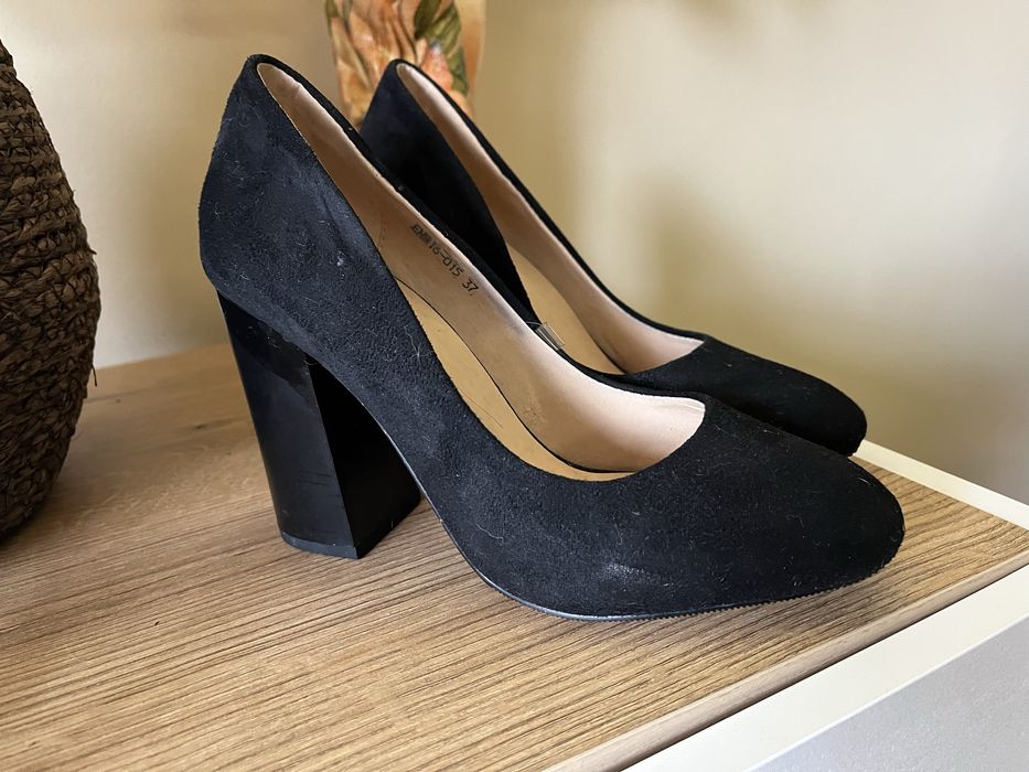 Елегантни велурени дамски обувки