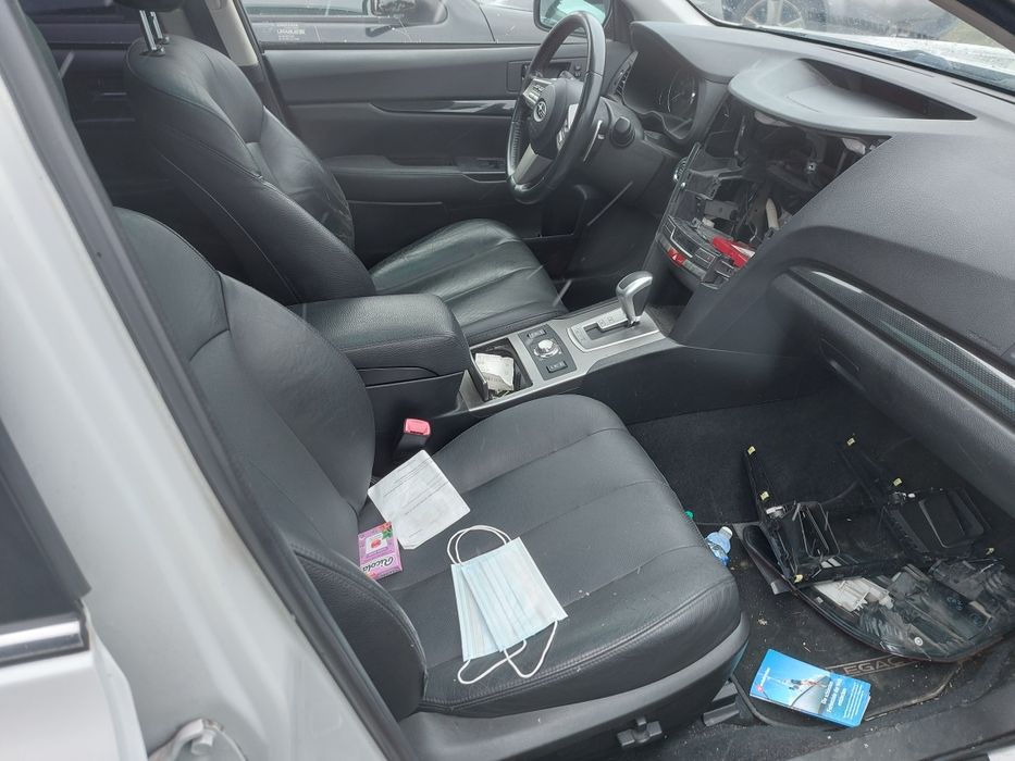 Субару Легаси 2.5 GT на части