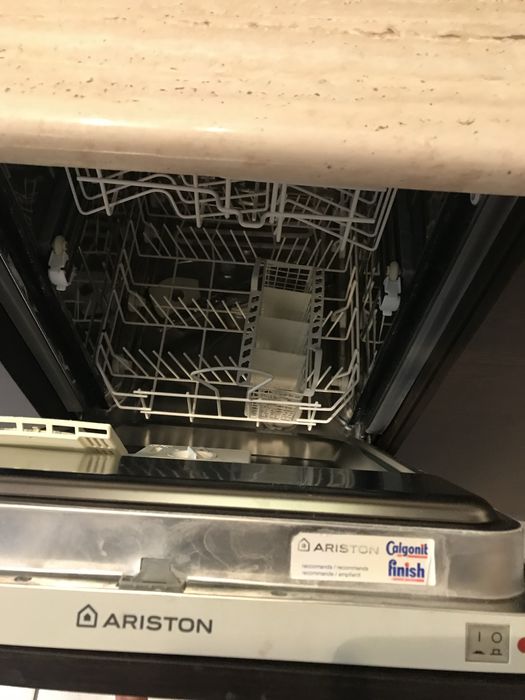 Masina de spalat vase Ariston