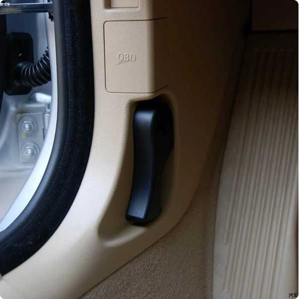 OBD капаче BMW E90 Е91 Е92 Е93 букса чип тунинг 320д 325d 330d 335д