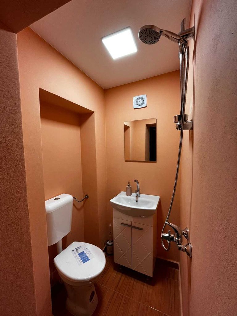 Дава се под наем Къща в Ловеч, в.з. Синан тепе - 45 кв.м за 204 € - Снимка #4