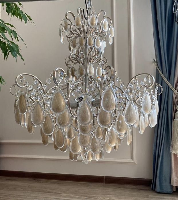 Продам новые люстры