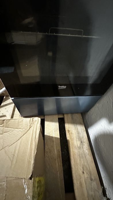 Aragaz Beko 4 arzatoare gaz, cuptor electric