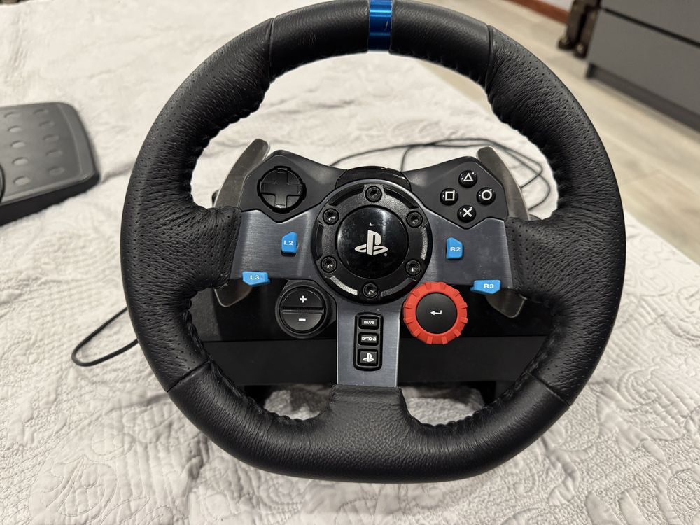 Продам игровой руль Logitech g29
