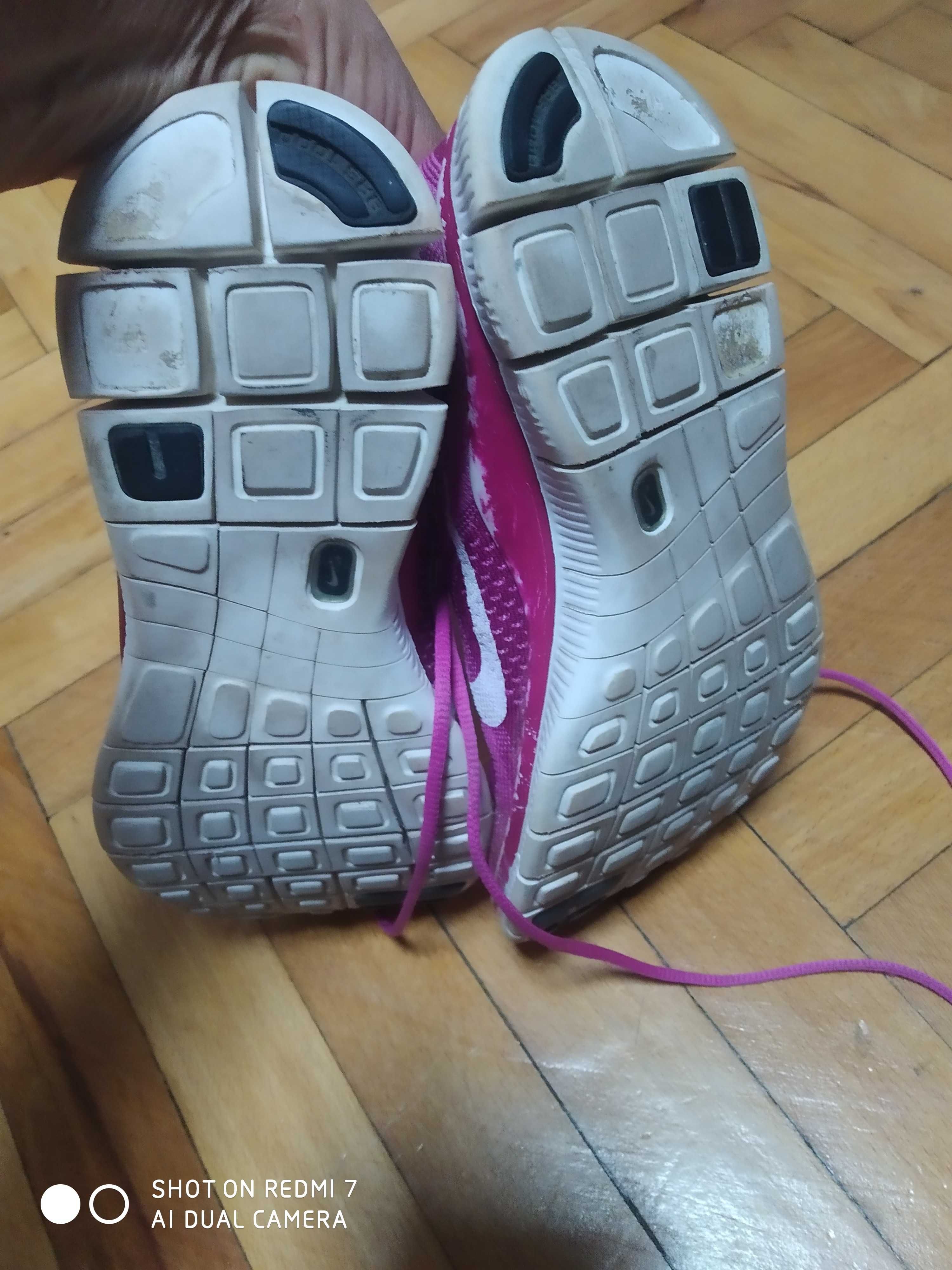 маратонки Nike номер