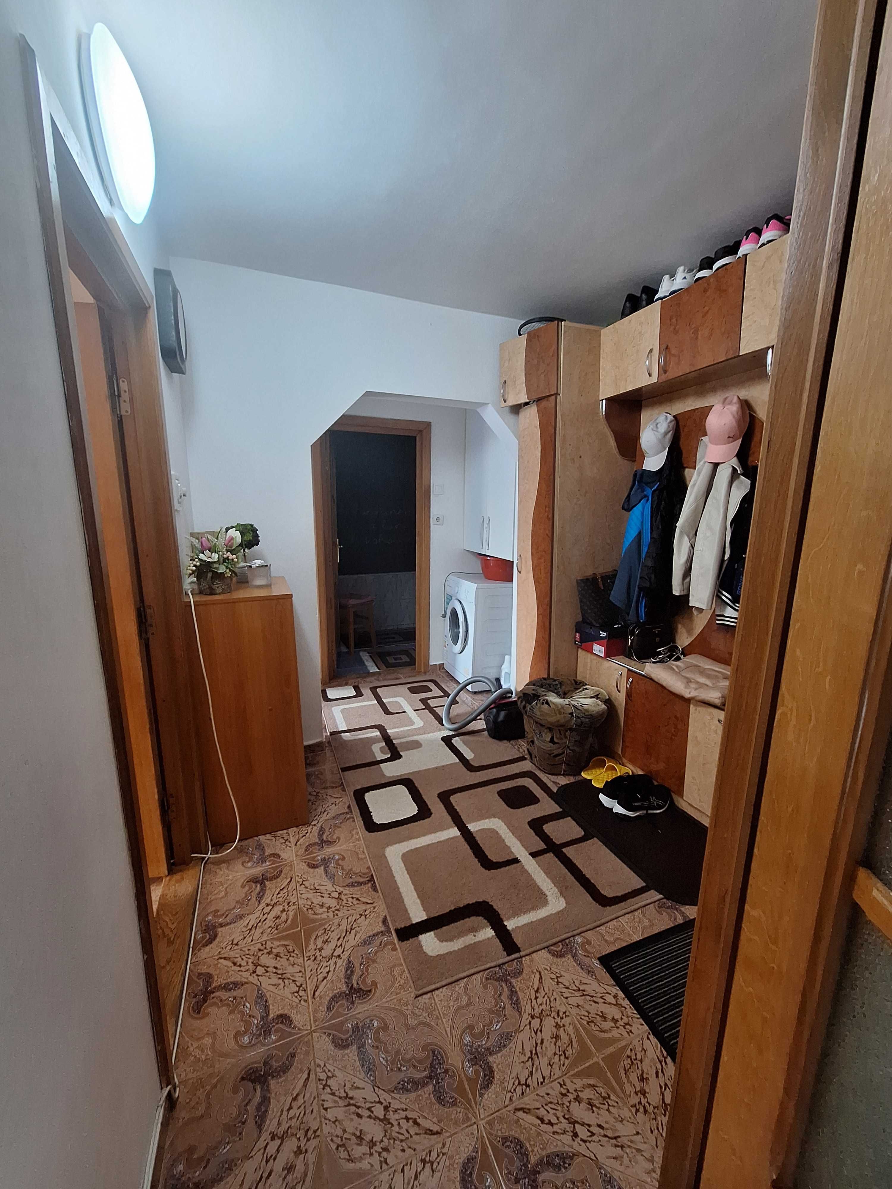 Apartament cu 2 camere partial mobilat