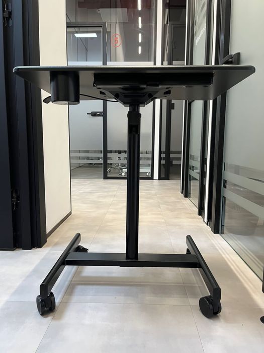 Компьютерный стол для ноутбука