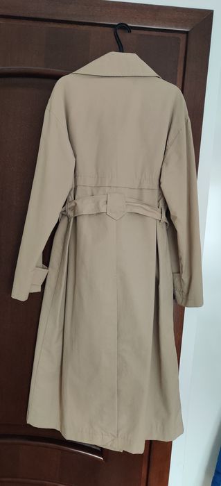 Trench bej, mărimea xs/34, marca Bershka, nou