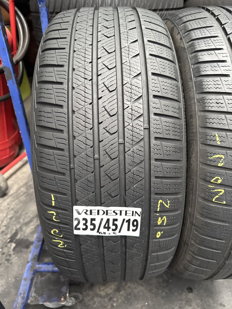 235/45/19 Vredestein M+S
