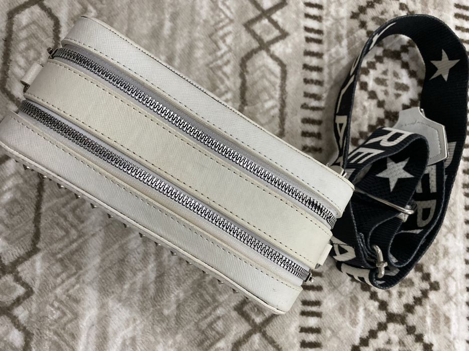 Дамска бяла чанта