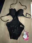 Costum de baie deosebit dintr o singura piesă
