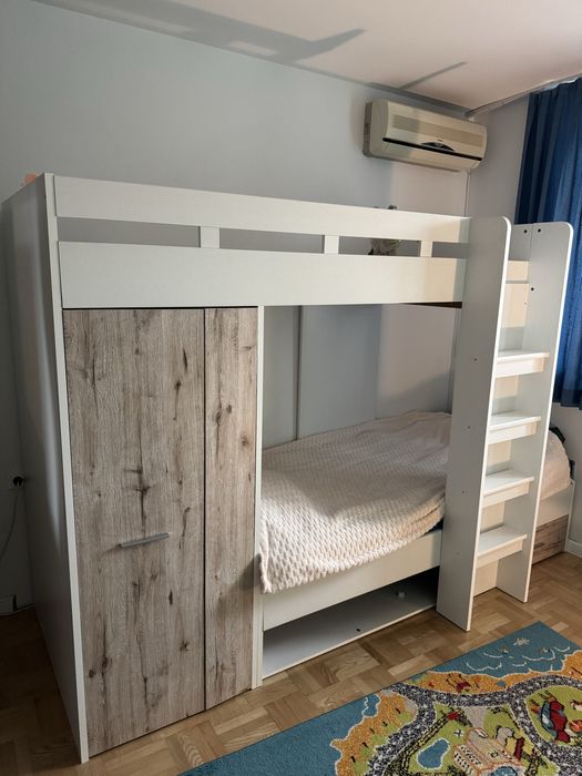 Двуетажно легло с гардероб