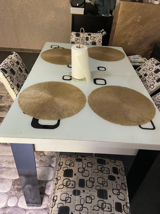 Masă de  vânzare extensibila cu 6 scaune