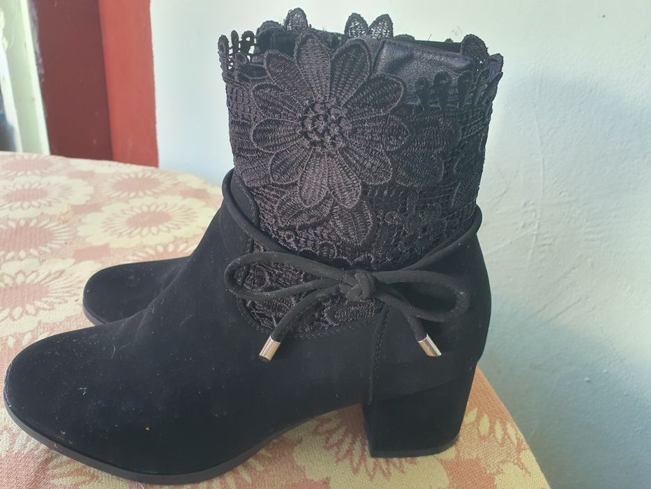 Дамски боти и обувки