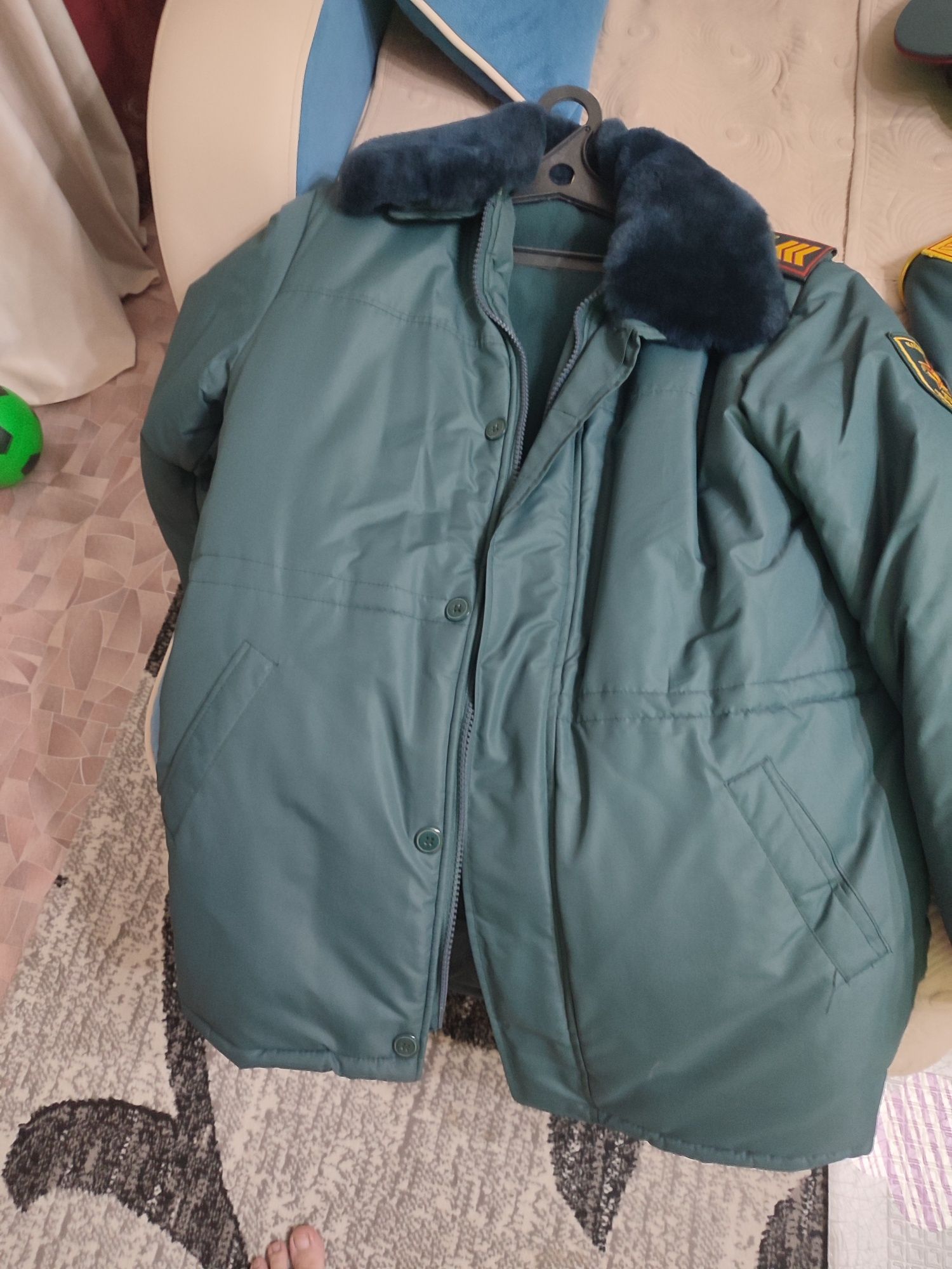 Продам военную парадную форма одежду с повседневной курткой.