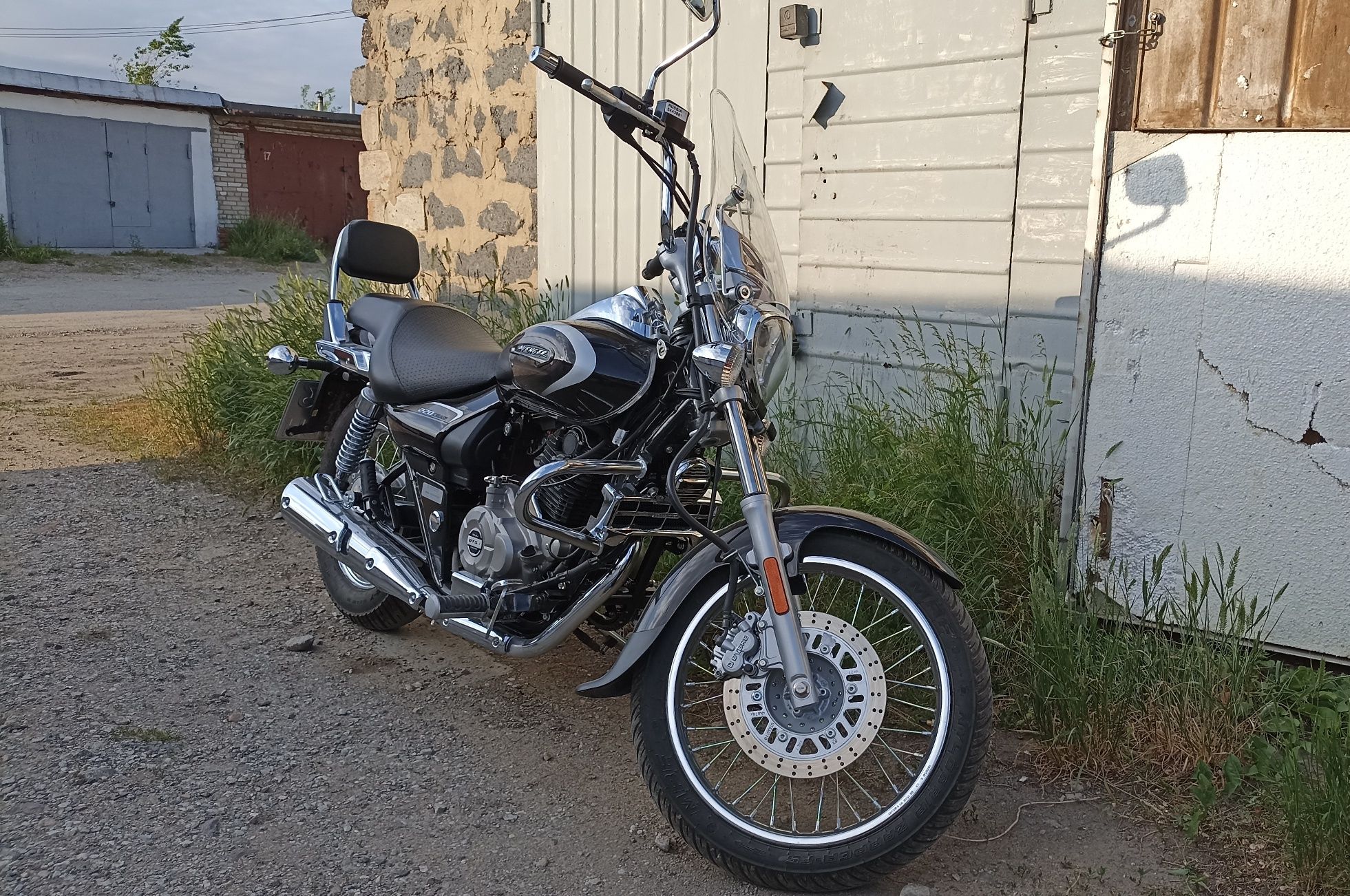 Круизер Bajaj Avenger 220