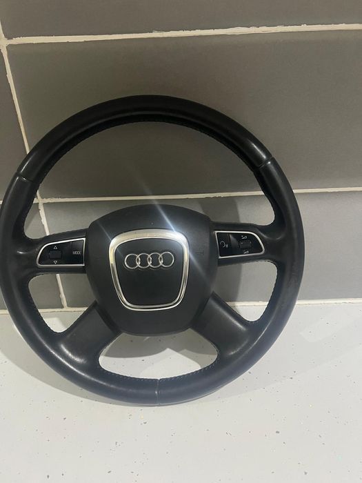 Volan audi A4 B8 într-o stare foarte buna