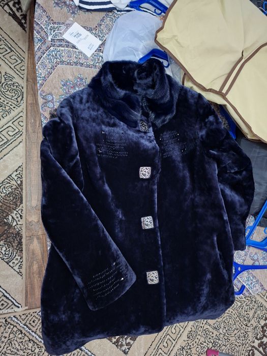 Прадаётся пальто 50 размер