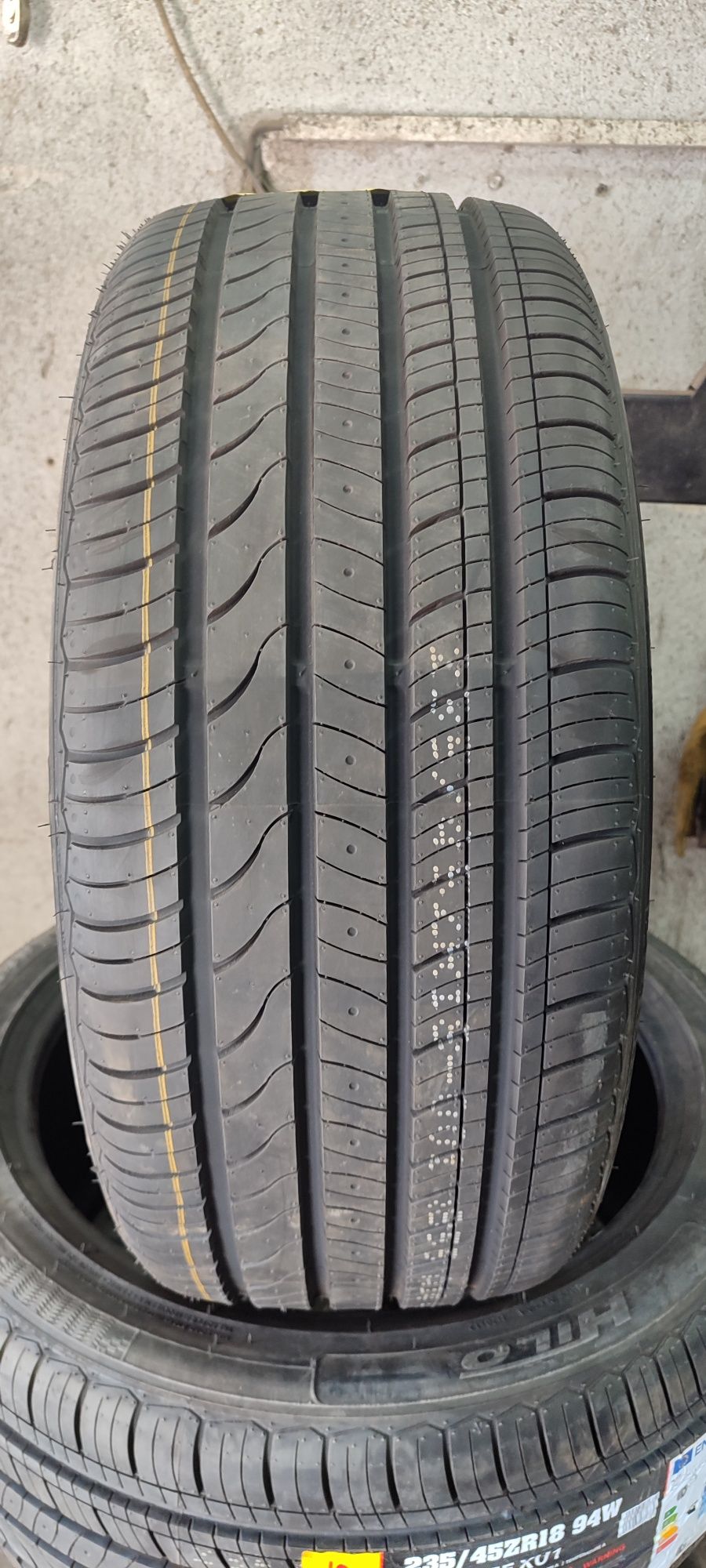 235/45R18 4 шины