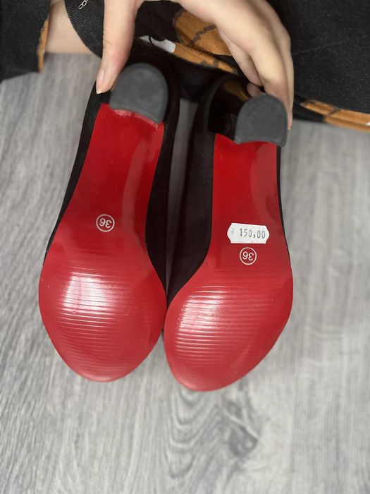 Vând pantofi de dama eleganți