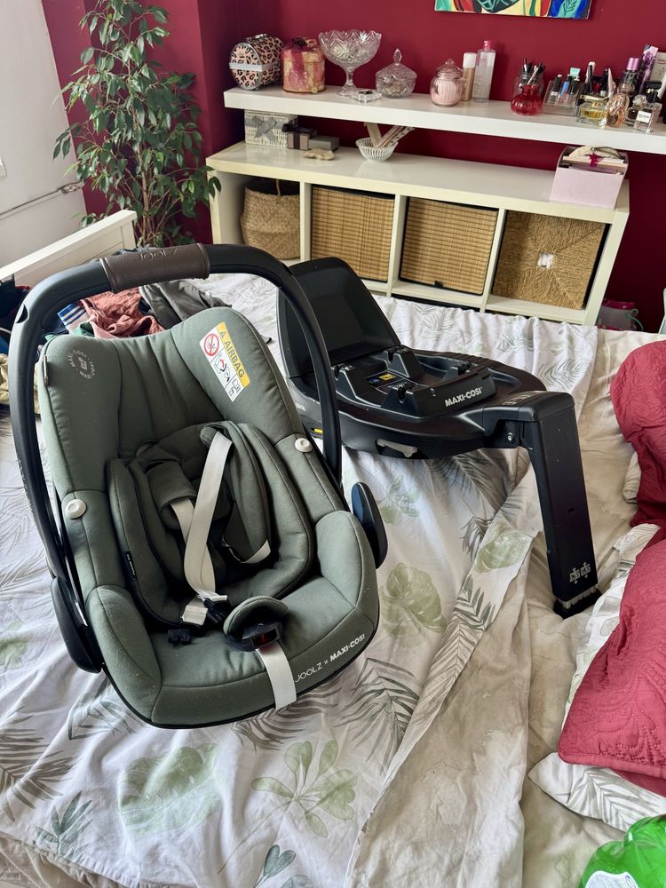 Scoica Maxi Cosi Joolz scaun masina + suport Maxi Cosi masina