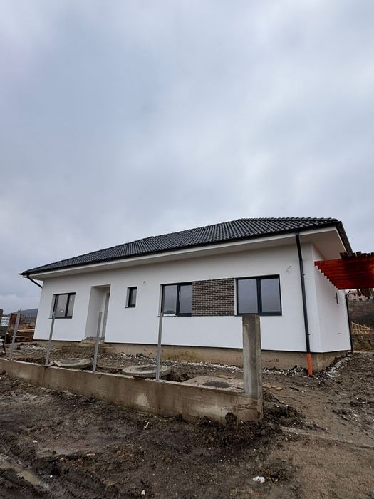 Persoana fizica vand casa unifamiliala Parter intrare Chinteni 170mp