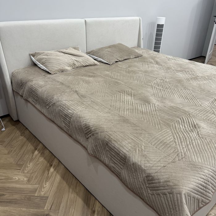 Продам двухспальную кровать б/у 2х2