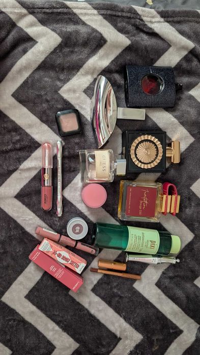 Calvin Klein, Yves Saint Laurent, Benefit, Kiko milano, Charlotte tilb