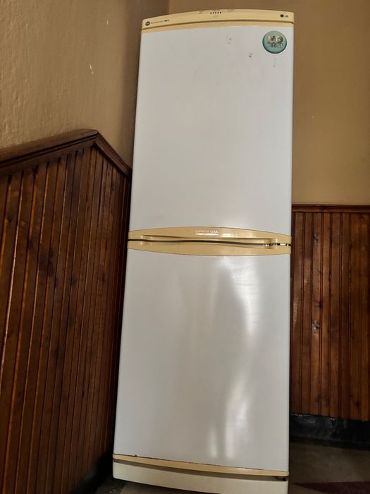 Хладилник с фризер