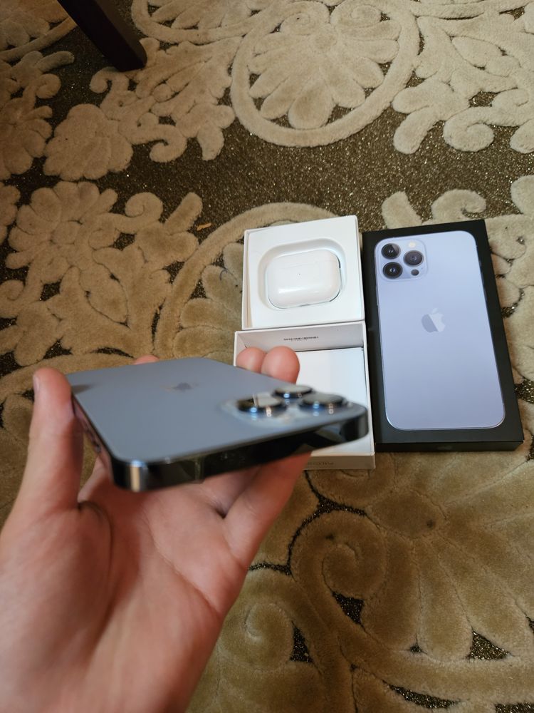 iPhone 13 Pro Max (Голубой) — 256 ГБ + AirPods Pro в подарок.Срочна!