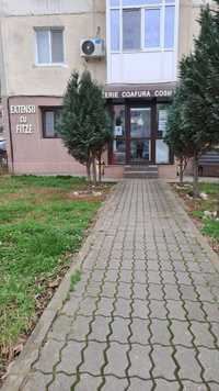 Salon situat în Craiovita noua închiriază