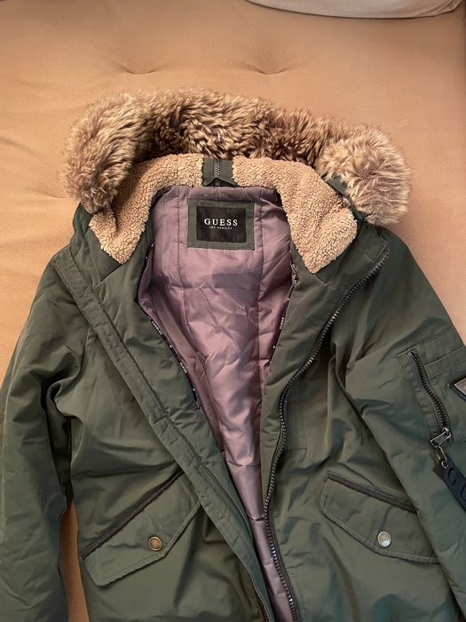 Geacă de iarnă GUESS ca nouă