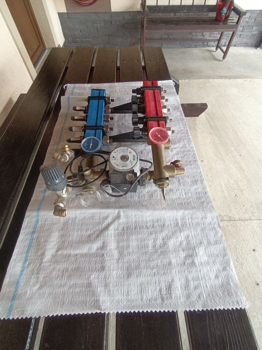 Vând distribuitor  cu 5 grupuri