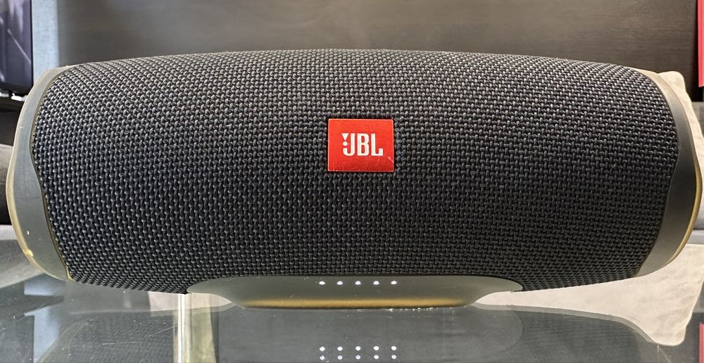 Портативна тонколона JBL CHARGE4