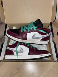 Обувки Jordan 1 Low SE Dark Beetroot Roma Green