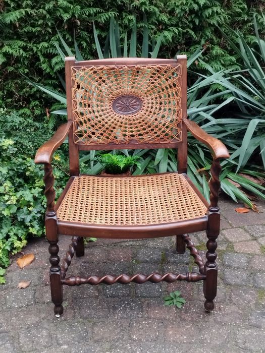 Антикварно холанско  кресло Медальон 
Ратанена оплетка