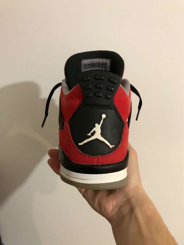 Vând/schimb Jordan 4 toro bravo