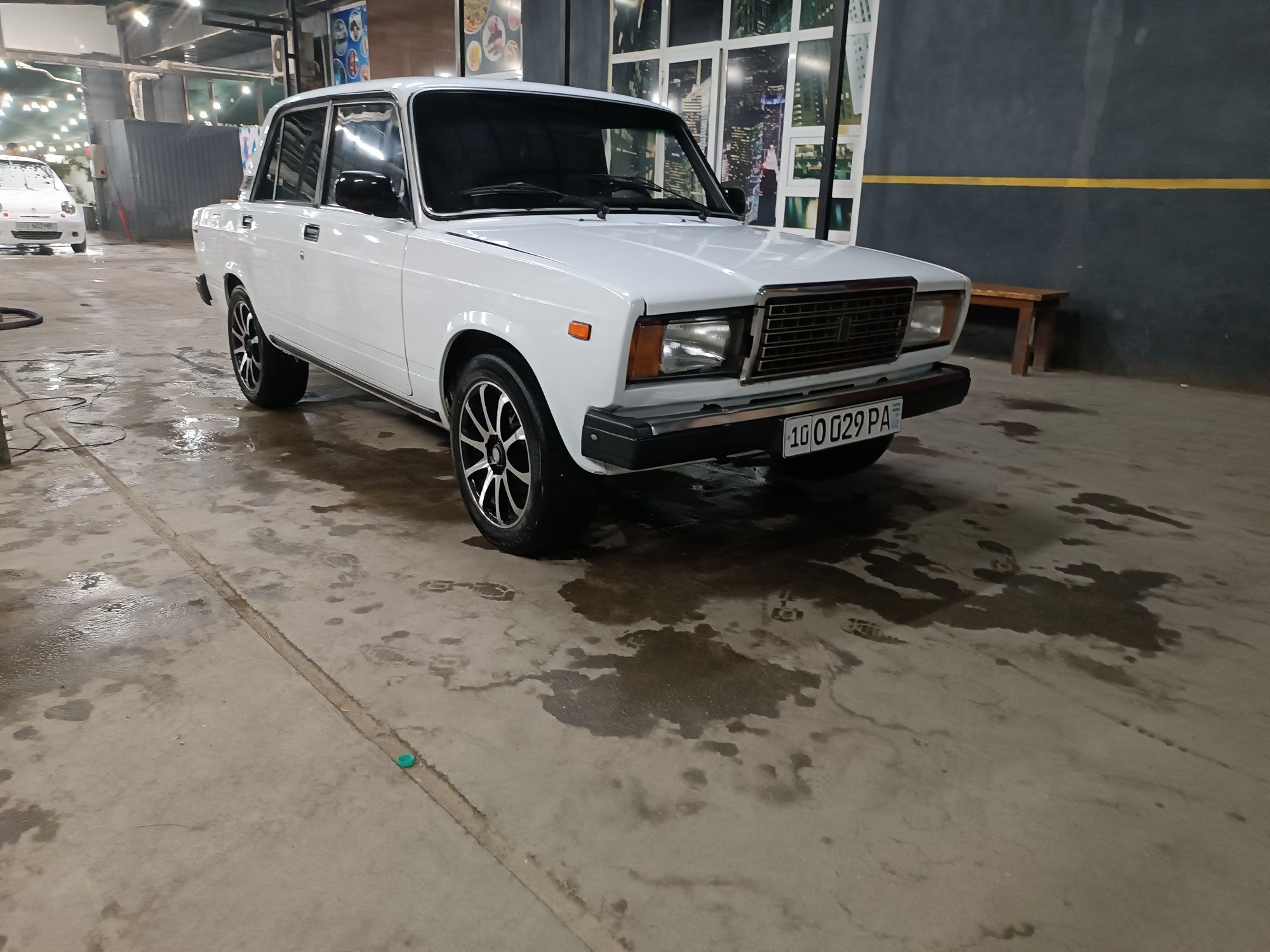 Lada 2107 sotiladi