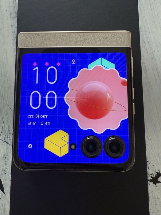 Motorola Razr 50 с гаранция